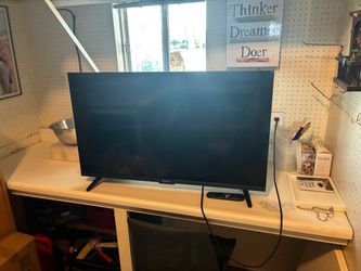 Pioneer Flat Screen smart 1080p HD TV with Stand and remote