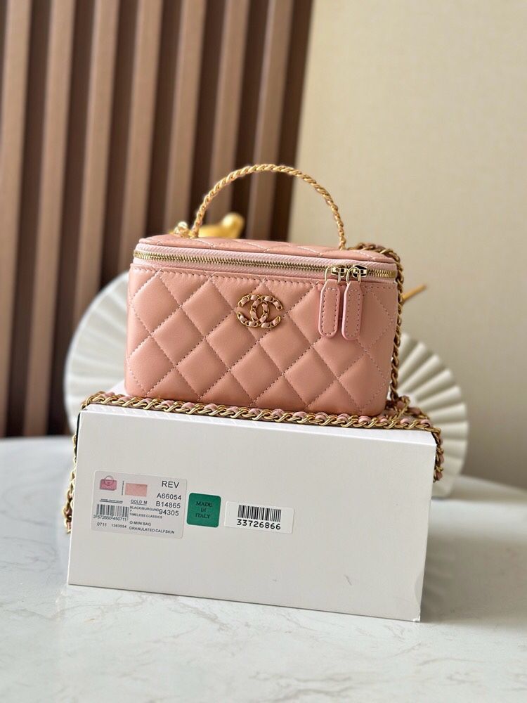 Elegant hand-held cross-body shoulder bag