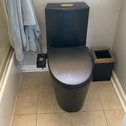 BRAND NEW IN BOX! BEAUTIFUL SWISS MADISON BLACK TOILET 🚽 