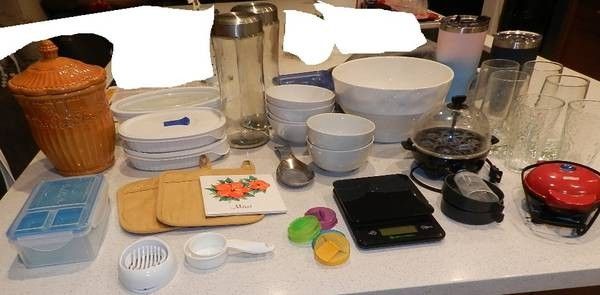 Kitchen Cleanout Bundle - 31 Items - $15