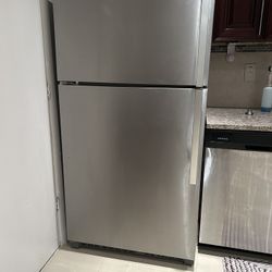 Refrigerator …… Nice Clean Whirlpool
