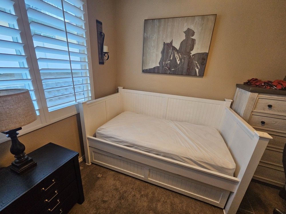 Day Bed With Mattress
