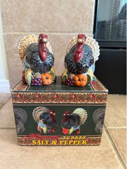 New Cracker Barrel, turkeys salt and pepper shakers