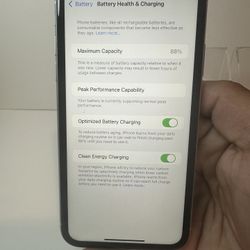 iPhone XR 128GB - 88% Battery