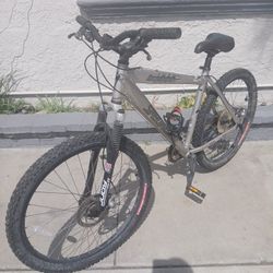 Men's 26" Aluminum Specialized Hardrock Pro Mountain Bike With Disc Brakes 
