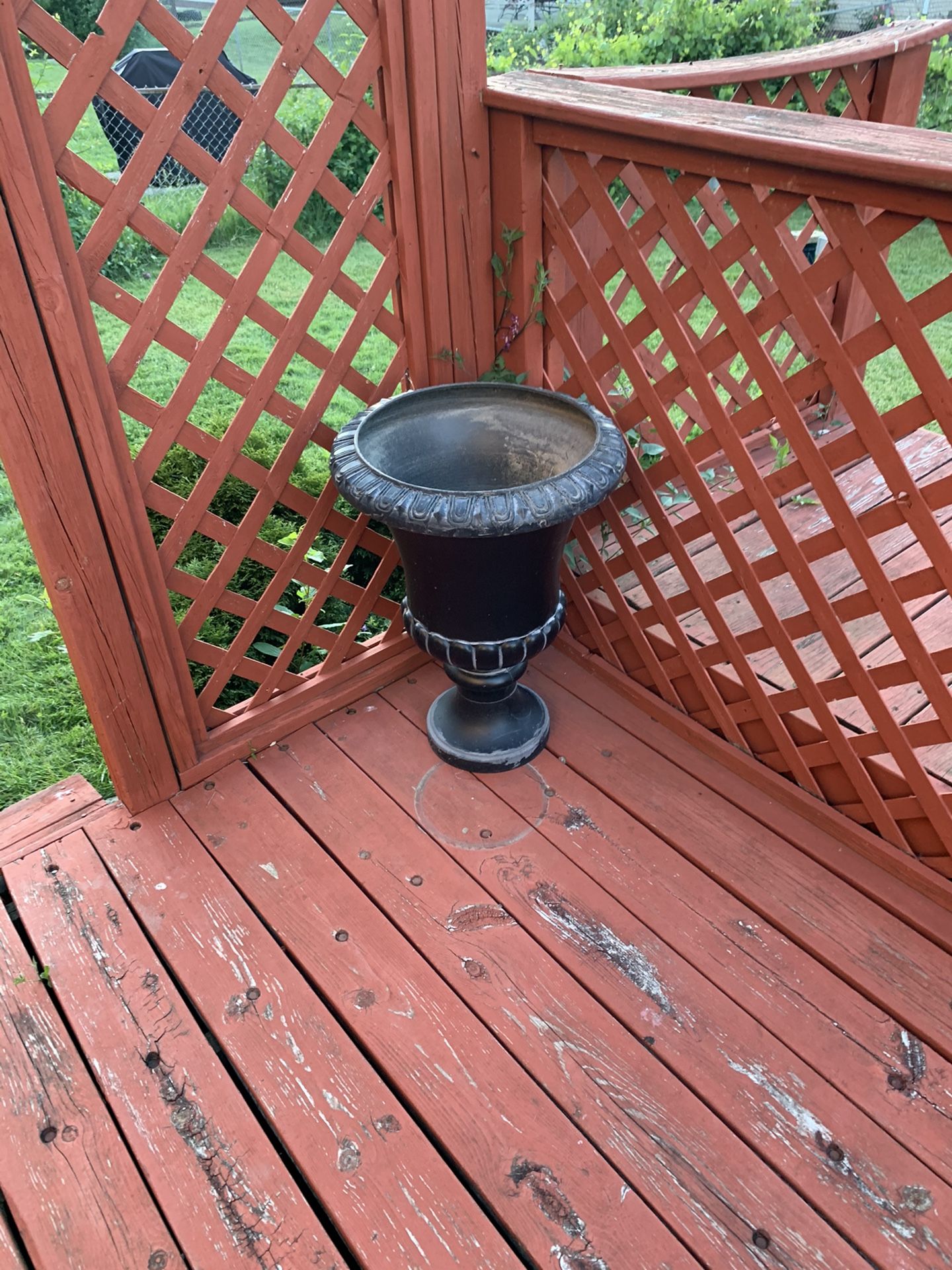 Black plastic Urn (Big flower pot)