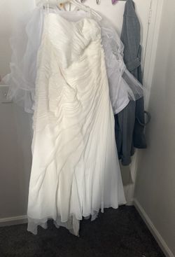 💍 David’s Bridal Wedding Dress – Size 26 (Cream) – $250 OBO