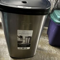 Automatic TRASH CAN $30 