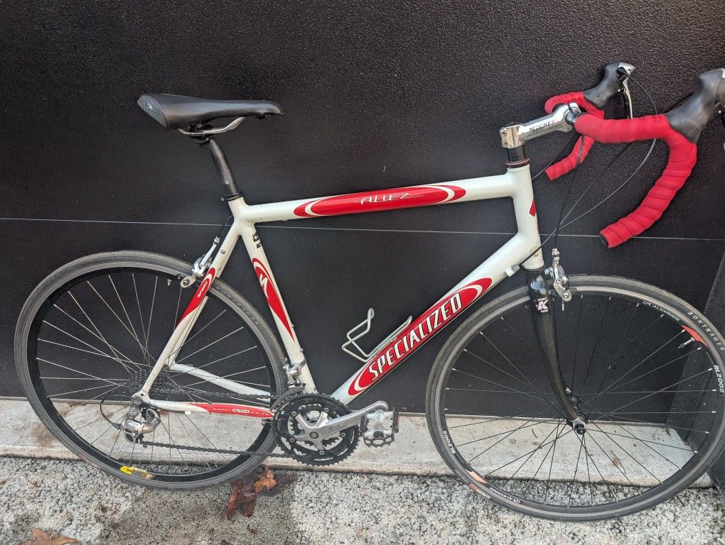 Specialized Allez 56cm Shimano 3x9 700cc wheels .