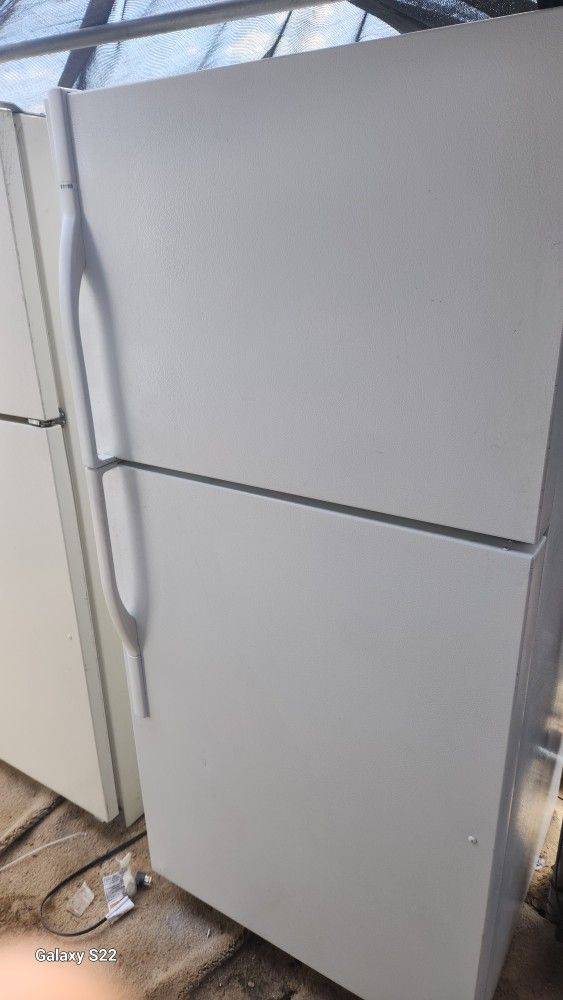 Kenmore Fridge Apt Size 30 By 67 High Works Exelent 