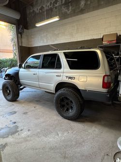 Toyota 4Runner 1999 I bought it at a auction I have all the lean paperwork in hand ready to go get registered