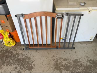 Pet / baby safety gate