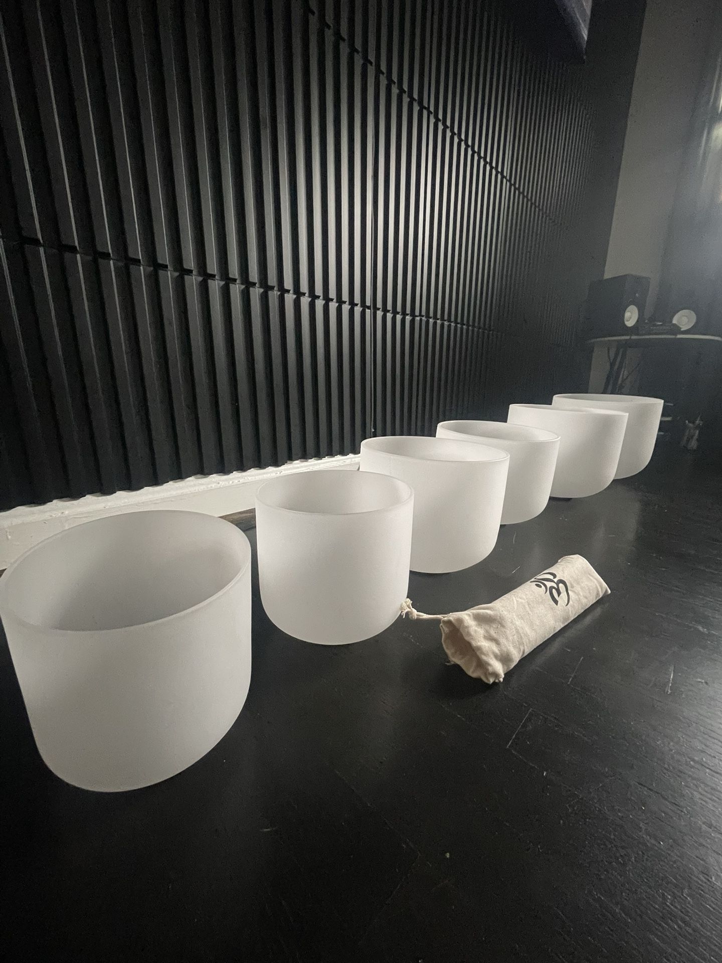 Set of 6 Crystal Singing Bowls 432Hz 6-12 Inches