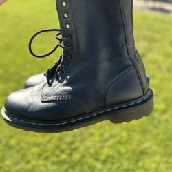 dr martens boots size 11