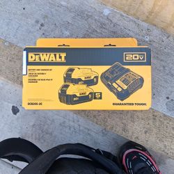 2 DeWalt 20v 5.0 Ah Batteries & Charger Kit