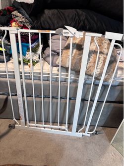 Baby Gate / Pet Gate / doorway gate