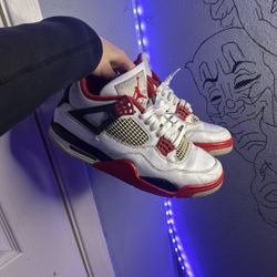 Fire Red Jordan 4