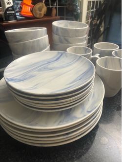 Elama Fine Marble 16 Piece Stoneware Dinnerware Set in Blue and White