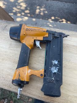 Pistola de  clavos numero 18