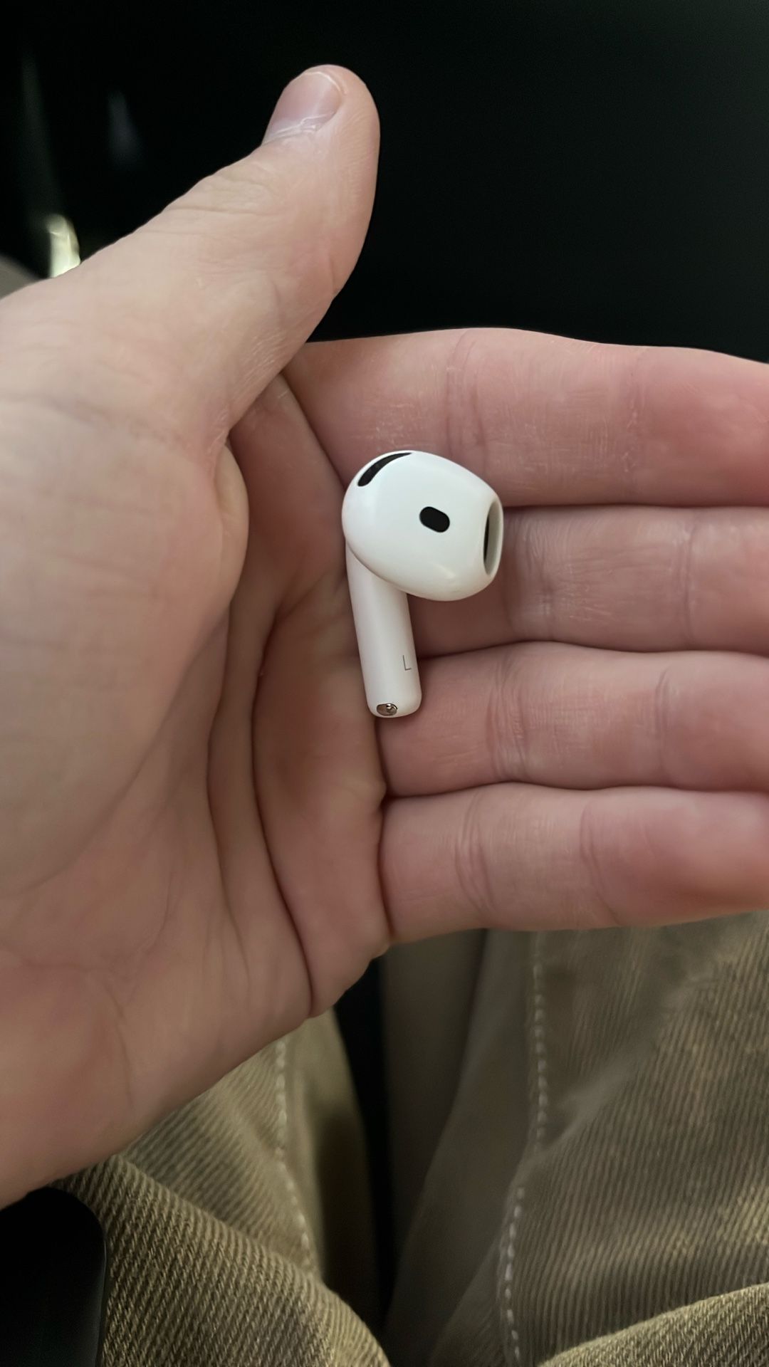 Left AIRPOD 4 (ANC) read desc