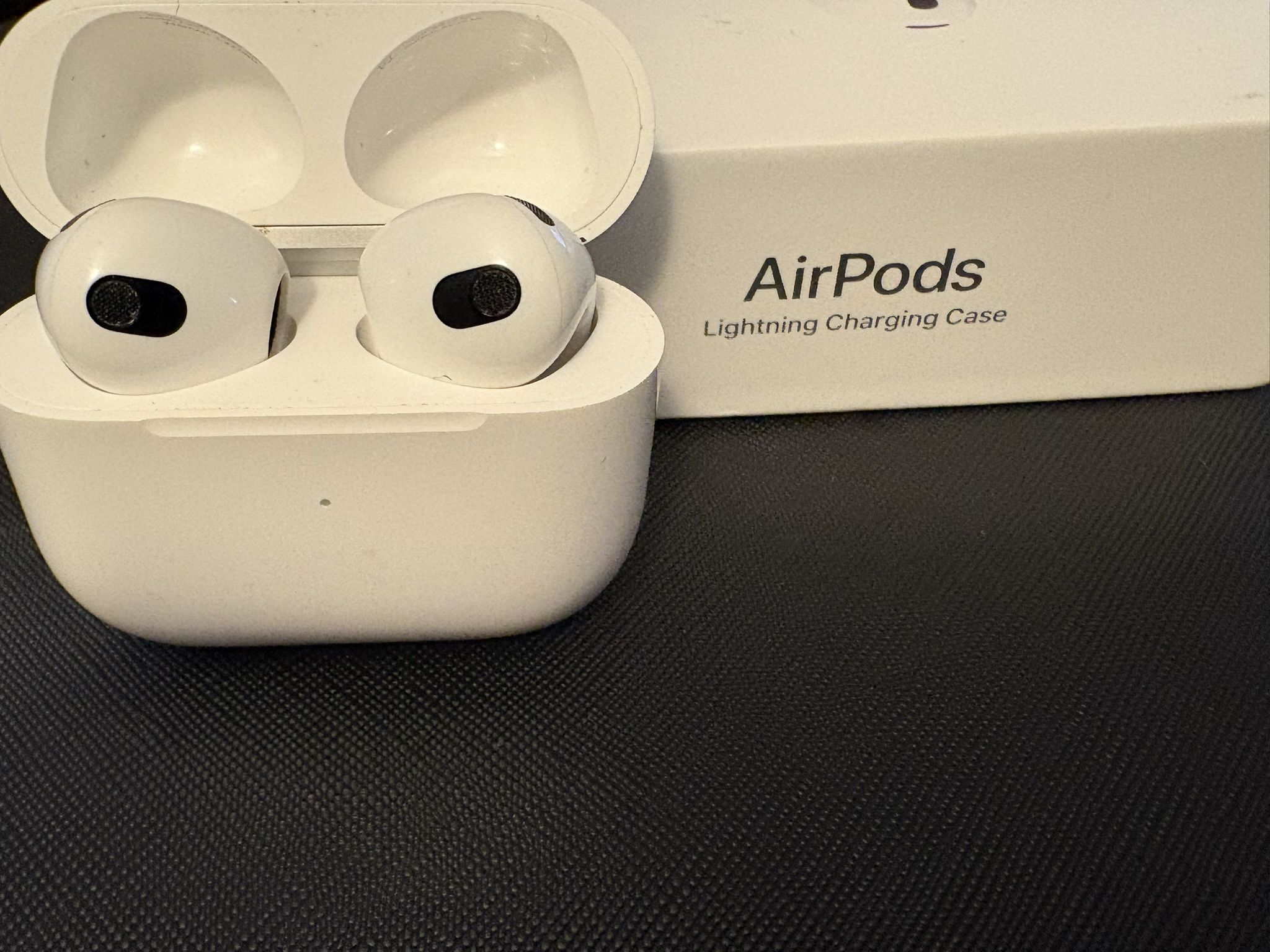 AirPods