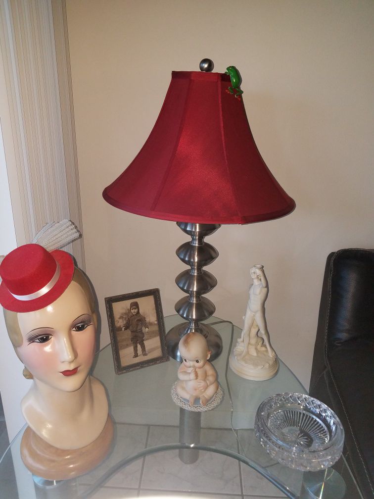 Beautiful lamp w/red shade