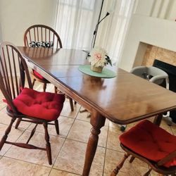 Dining/kitchen Table 