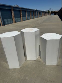 Set of 3 White Hexagonal Display Pedestals
