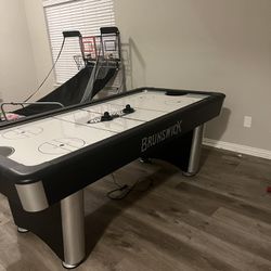 Brunswick Air hockey Table - Very Good condition 