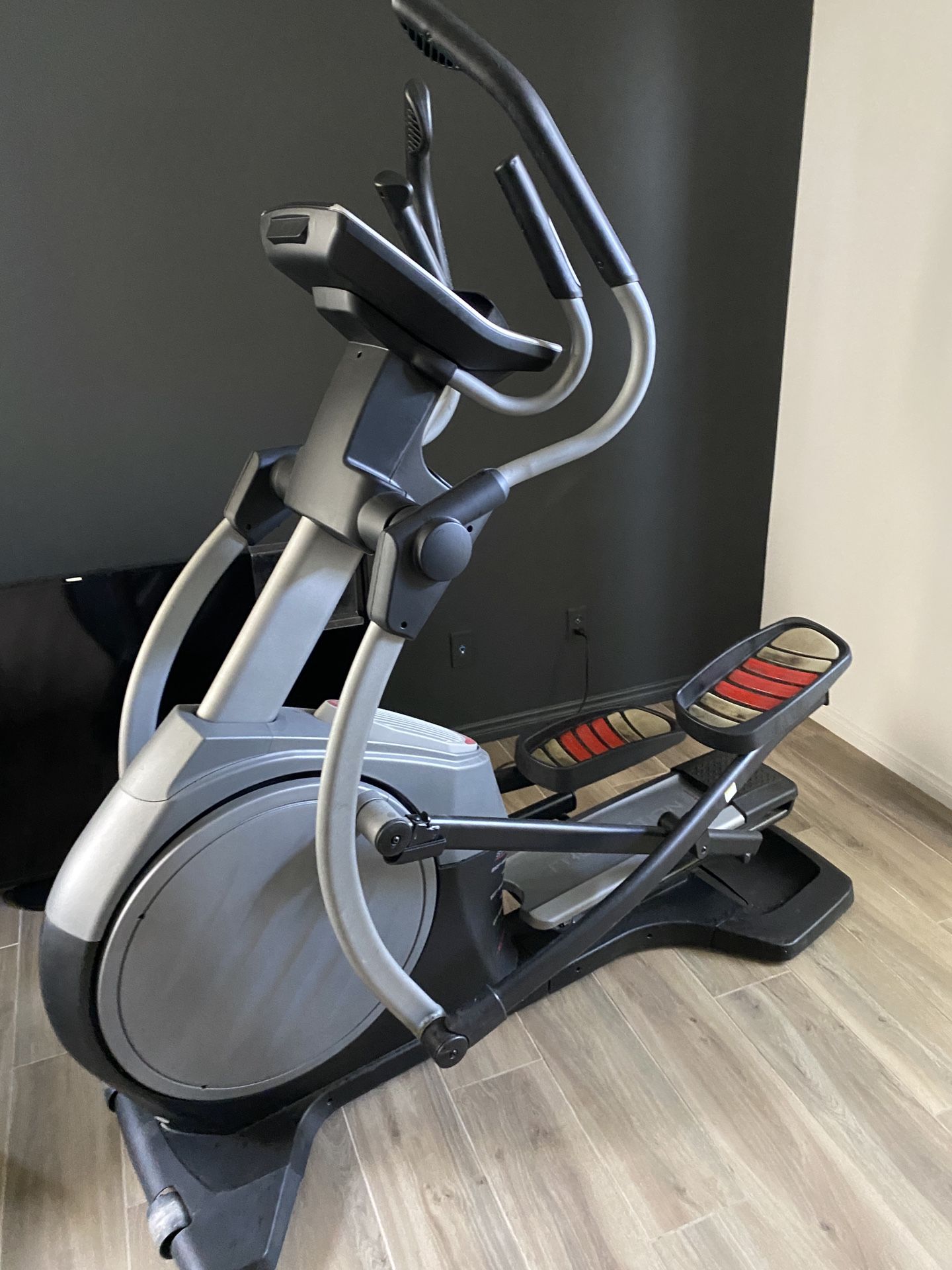 FREEMOTION E5.5 Elliptical - Works Really Well! $575