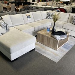Beautiful Sectional! $2,599! Easy Financing! ☎️🚨🛋️ 