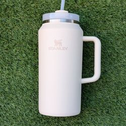 64 Oz Stanley Quencher H2.0 FlowState Tumbler - Cream White Insulated Mug w/ Handle & Straw