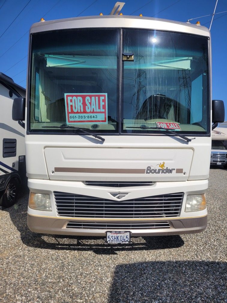 Motor Home 32" 2006