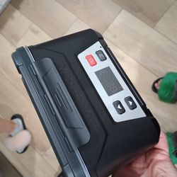 cordless, smart, self-heated lunch box with a digital display, such as those made by the brand LunchEAZE or similar manufacturers.