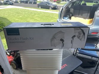 Insignia Studio Lighting kit From Bestbuy
