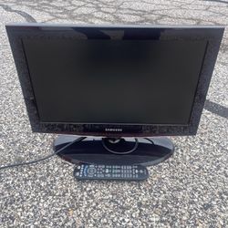 📺 Samsung LN22B460 22" LCD HDTV – Remote Included