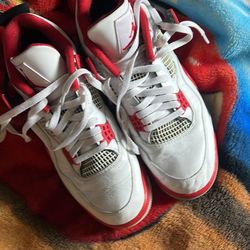 Jordan 4s Fire Red Size 10.5 