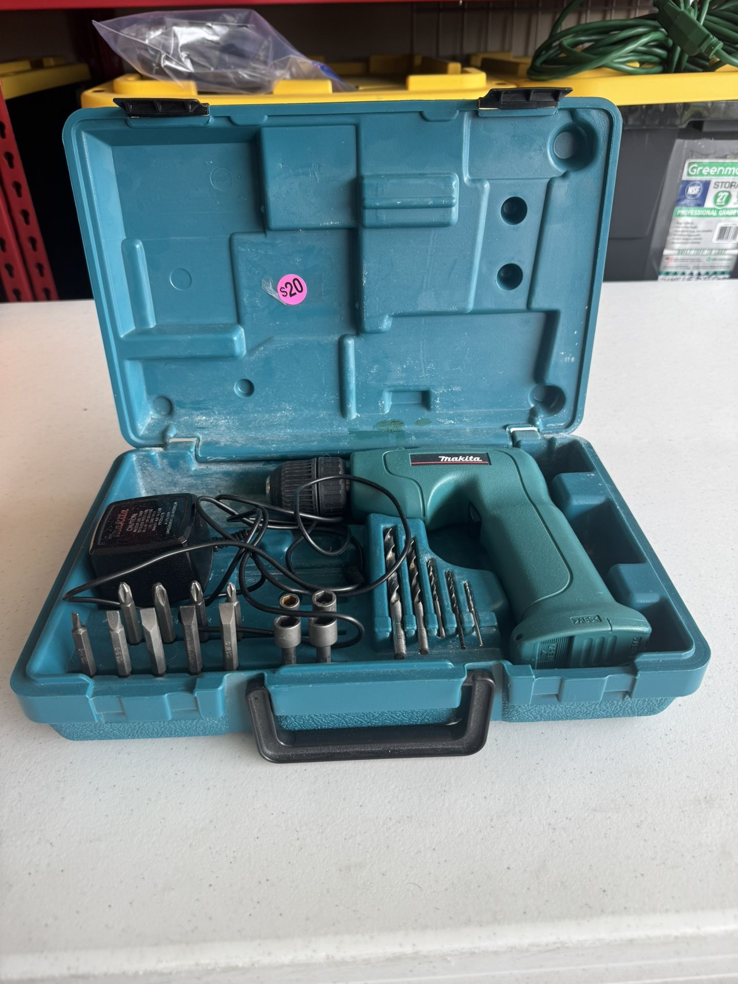 Makita 6043D Cordless 3/8” Drill w/case & Charger 4.8V 450RPM