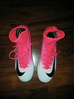 Soccer cleats