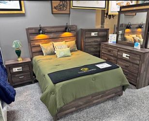 Brand new queen size 5 piece bedroom set