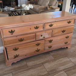 Pine dresser