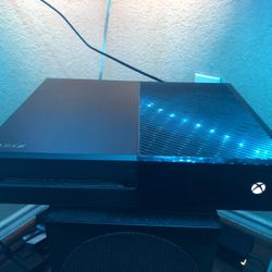 New/used Xbox One, 1tb 