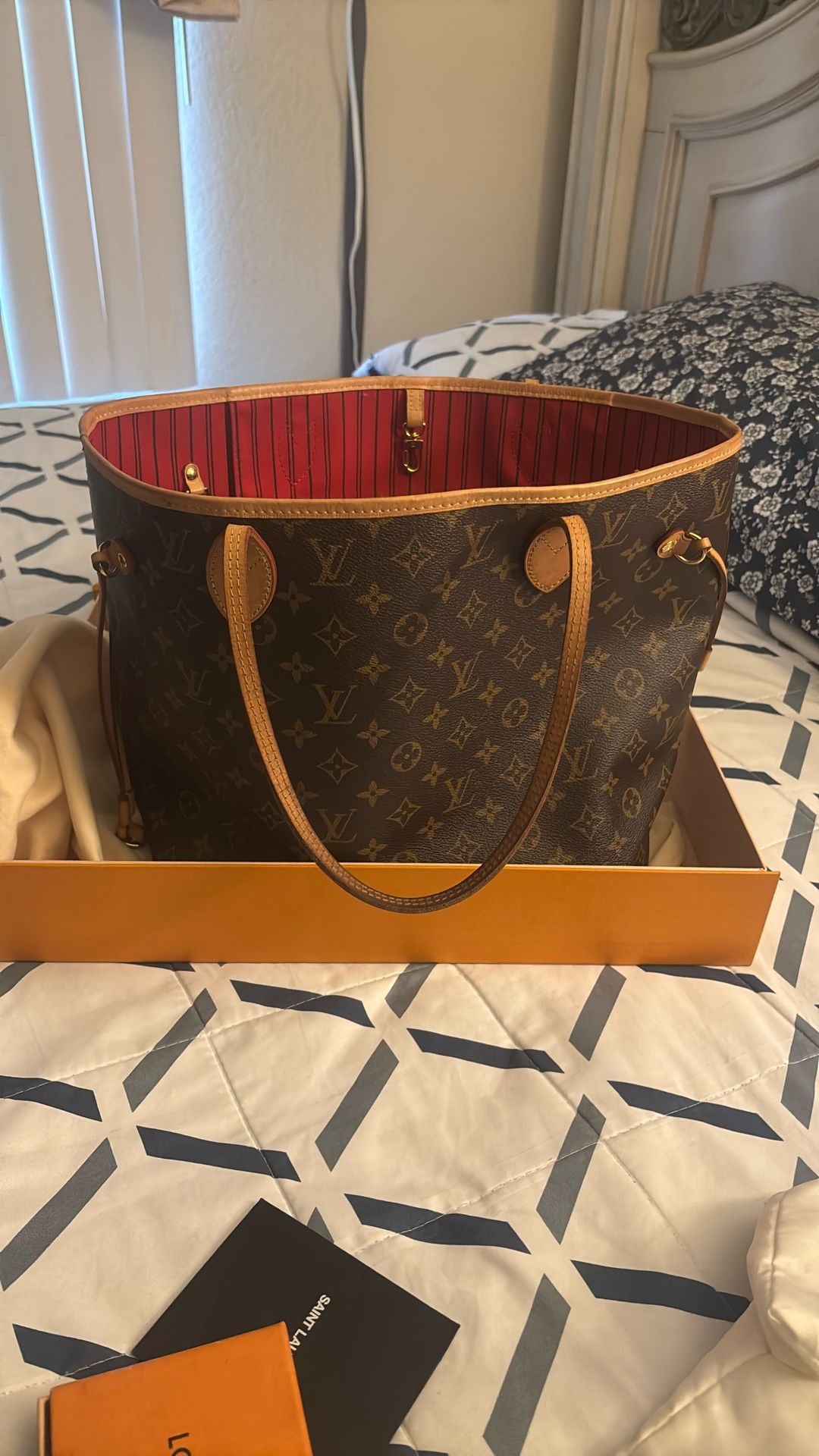 Louis Vuitton Neverfull Handbag