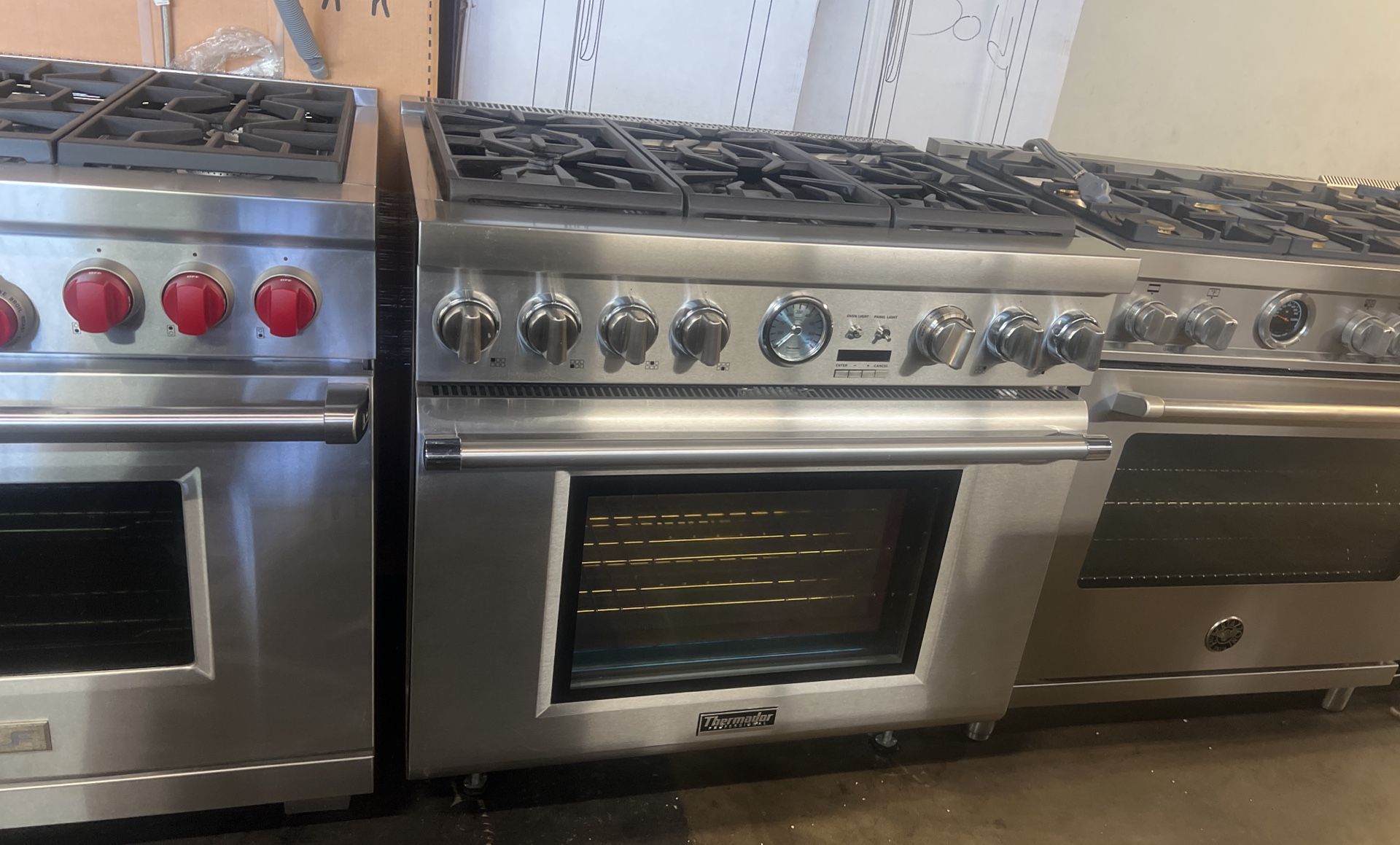 Thermador 36”Wide Dual Fuel Range Stove In Stainless Steel