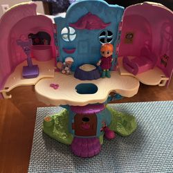 Vida The Vet Tree House Play Set