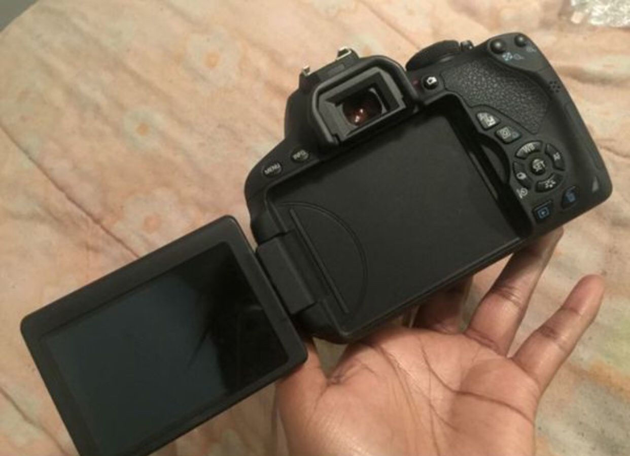 Great Camera,brand new condition love it,just never use it serious inquires,item delivered in your shopping label after payment though cash app...