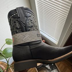 size 9.5 work boots mexican style serious offers only