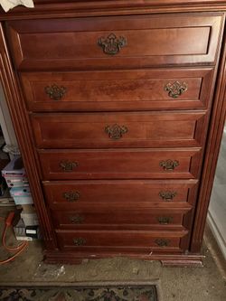 Very Nice Condition Bed Room Set.