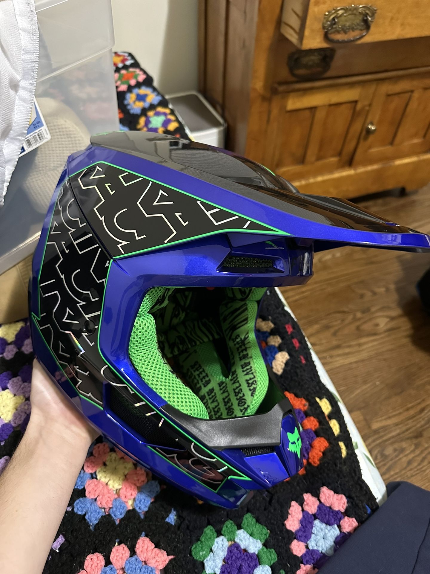 Fox V1 Motocross Helmet 