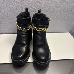 Black Boots With Gold Chain 7.5